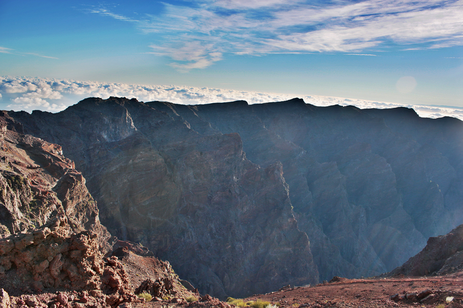 Caldera walls HDR 2