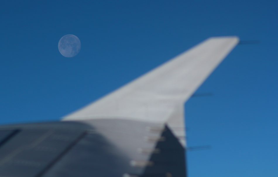 moon_wingtip
