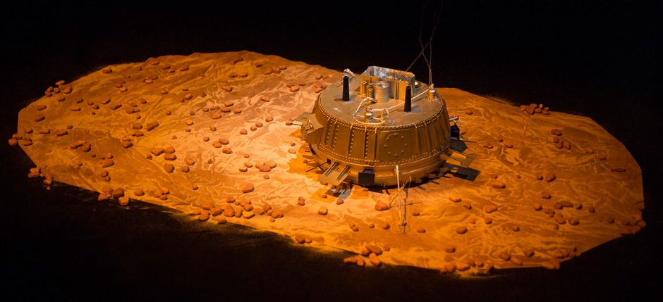 huygens-on-stage-under-orange-haze-lighting-img_1267web